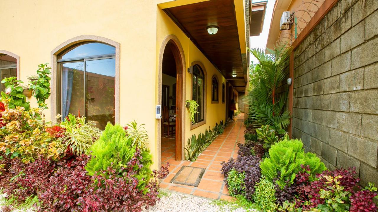 Sol Y Luna Apartments La Fortuna Exterior photo